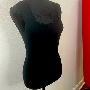Like new Jones New York ribbed black sleeveless shirt